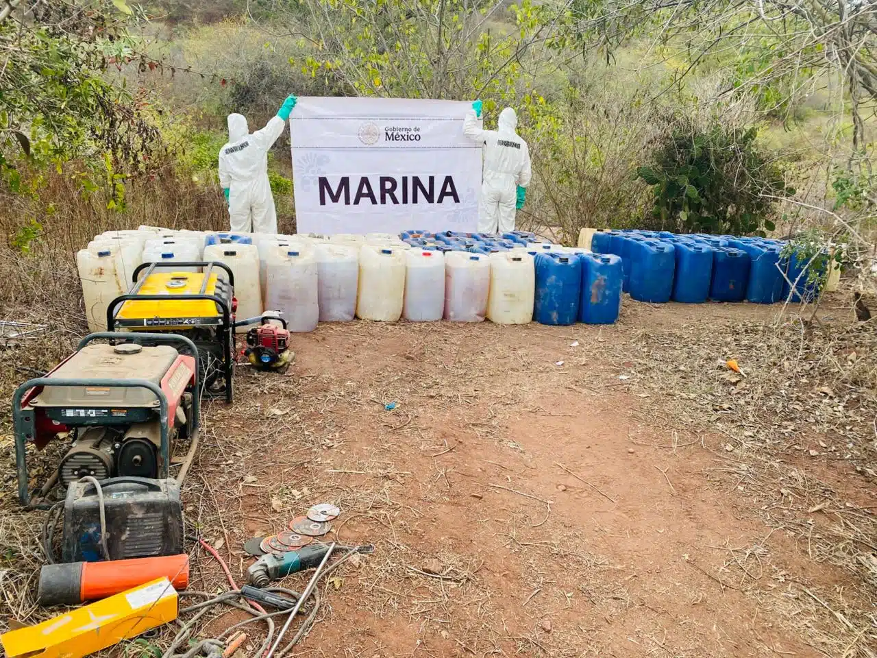 Semar asegura dos laboratorios Culiacán