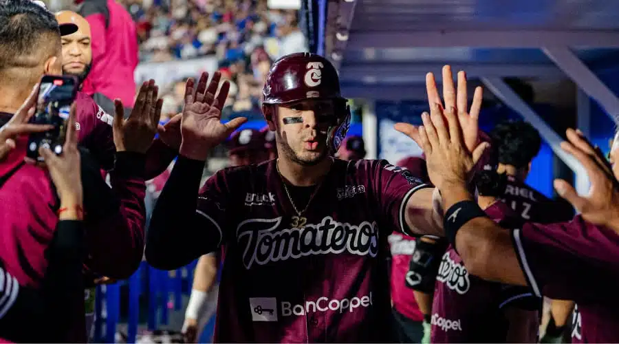 Tomateros de Culiacán celebran su victoria ante Charros de Jalisco