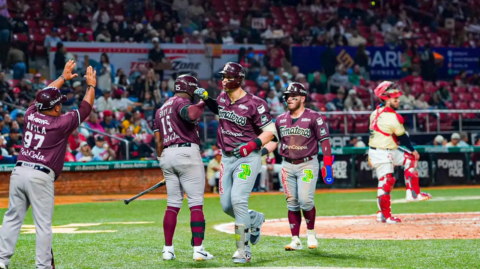 Tomateros de Culiacán tras vencer a Venados en el Juego 5 de la serie de Playoffs de la Liga Arco Mexicana del Pacífico.