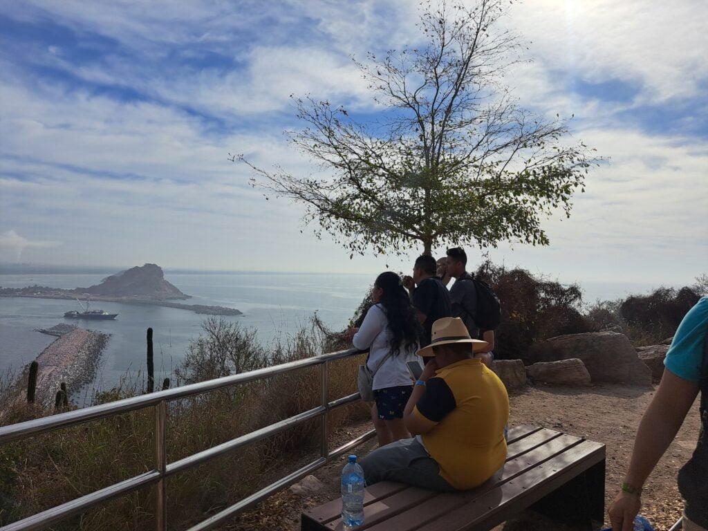 Visitante en el Faro de Mazatlán