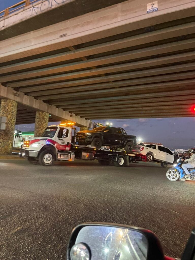 Secretaría de Marina decomisa varios vehículos en la colonia El Castillo en Mazatlán