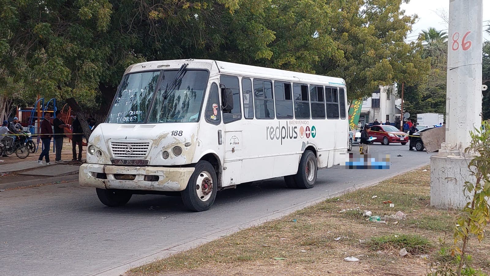 Conductor de camión urbano atropella a adulto mayor en Los Mochis