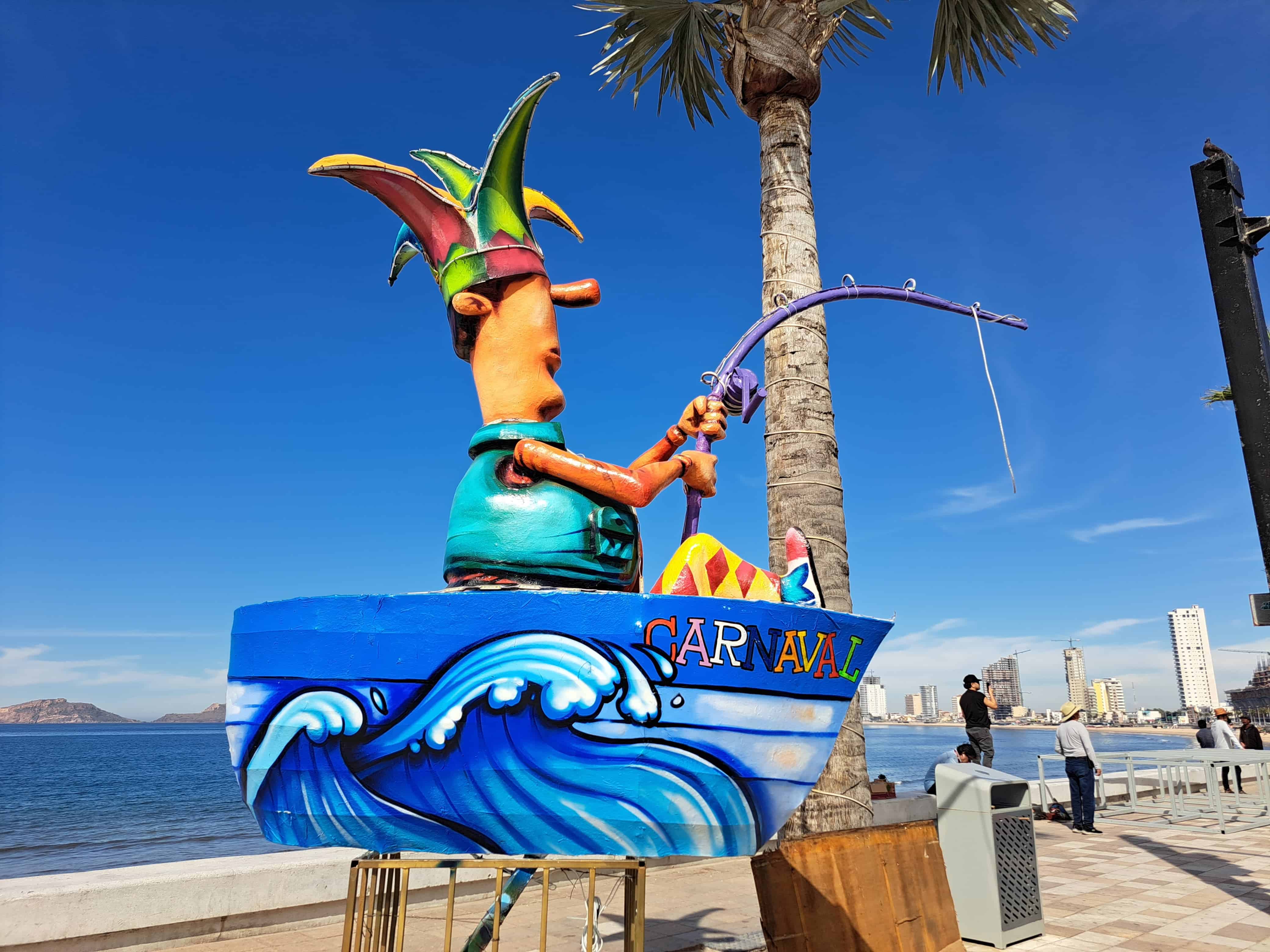Monigote en el malecón de Mazatlán