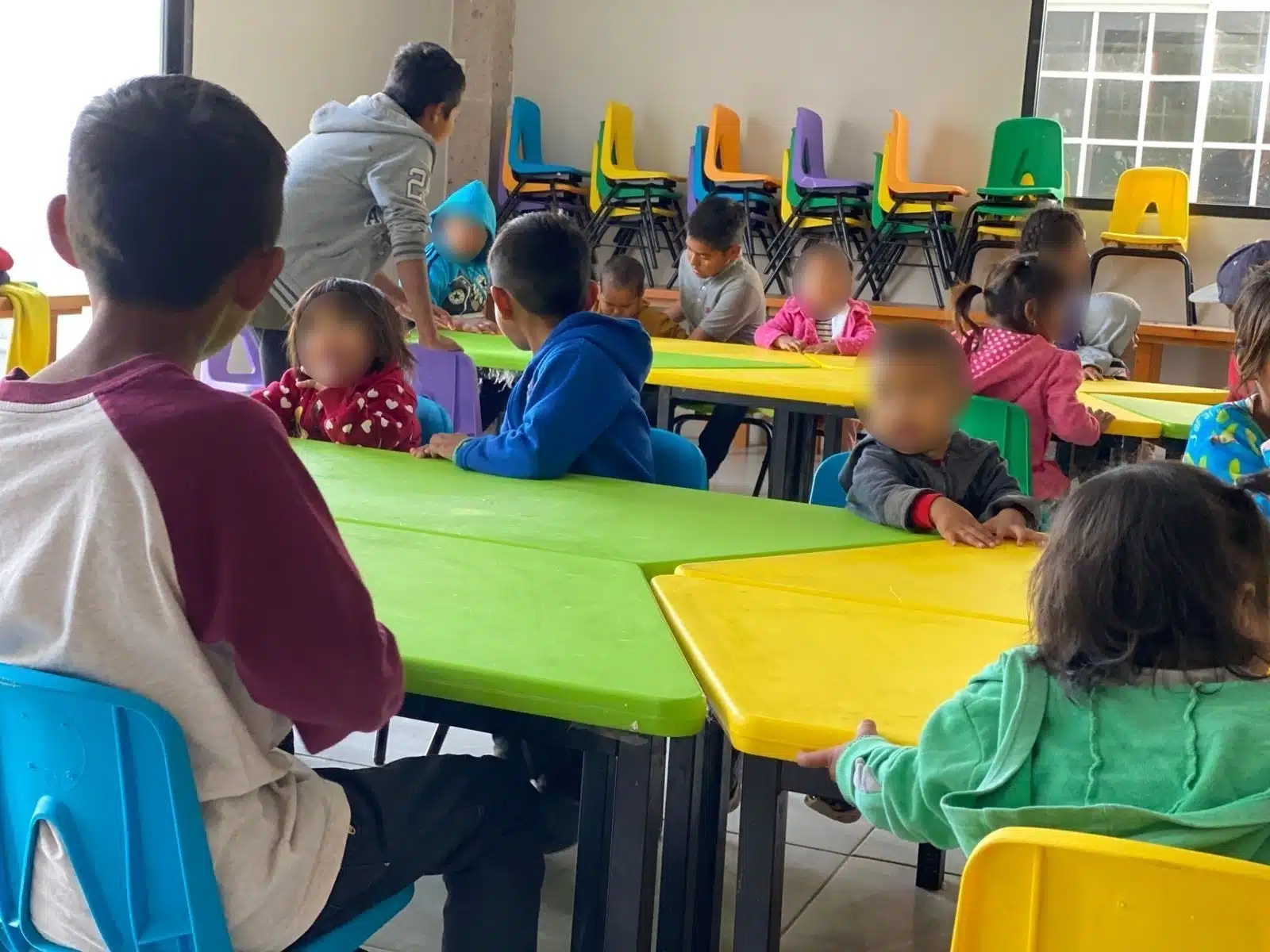 Niños hijos de jornaleros en centro infantil