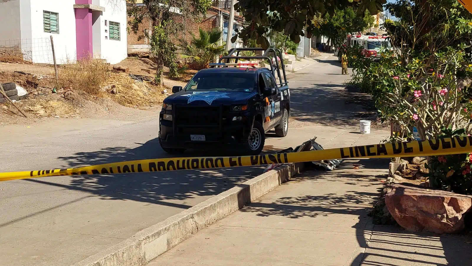 hombres armados incendian fachada de vivienda en Culiacán