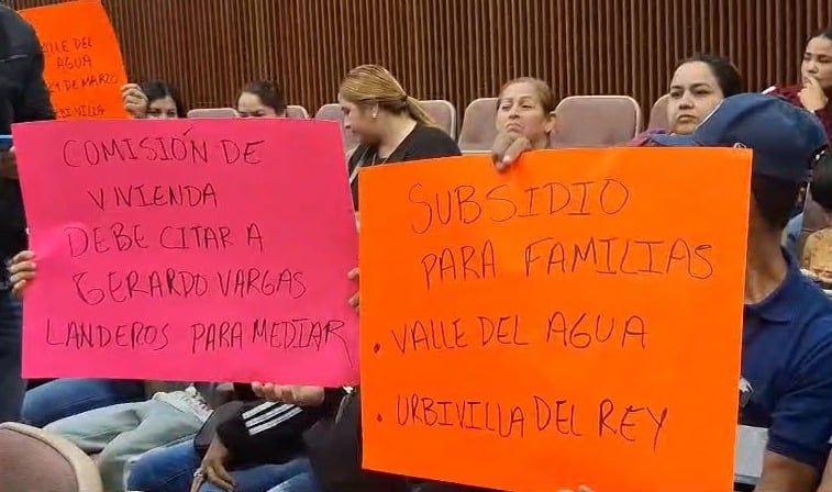 Denunciantes de la colonia Urbi Villa en Los Mochis