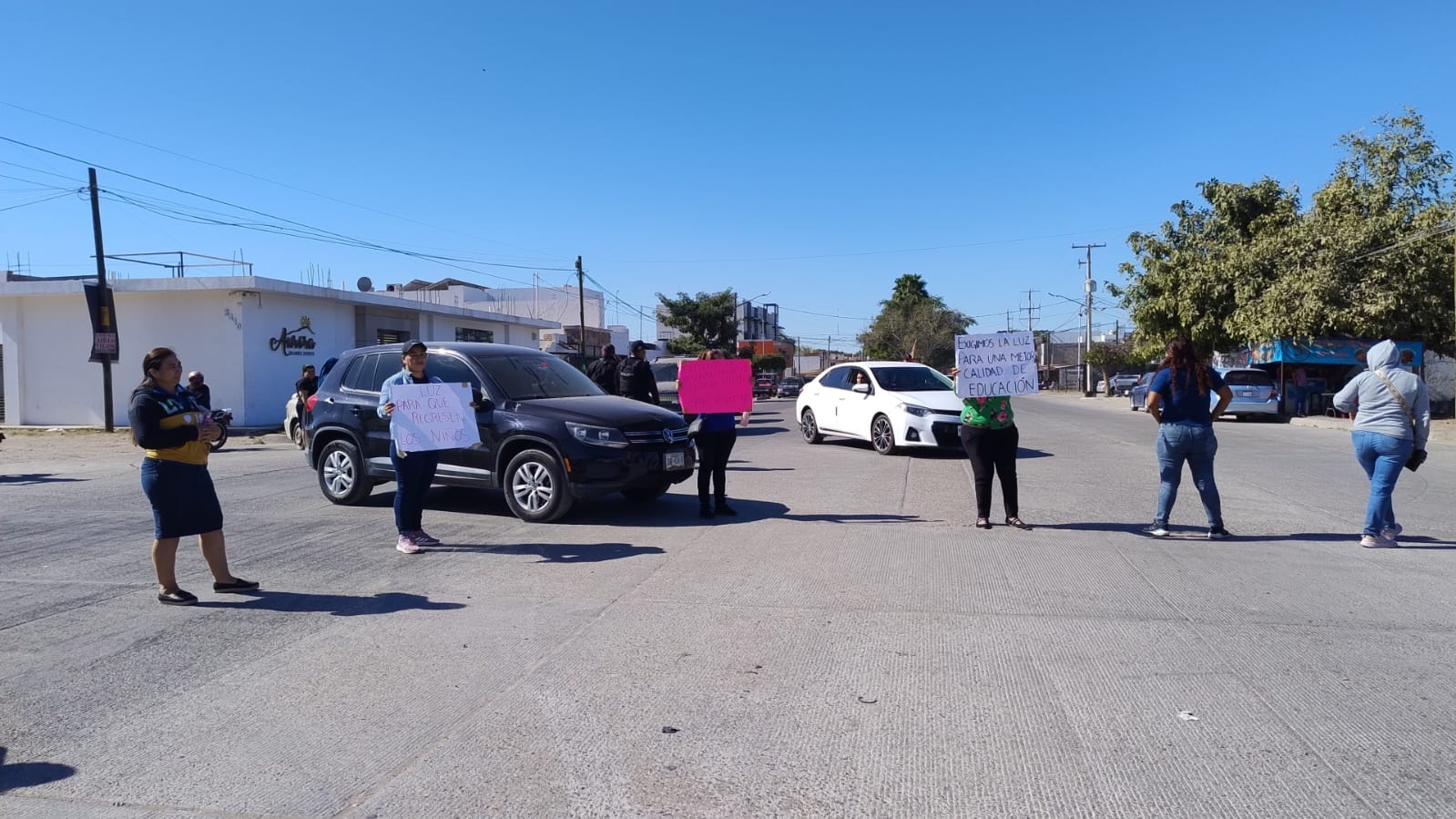 Bloqueo de bulevar en Los Mochis