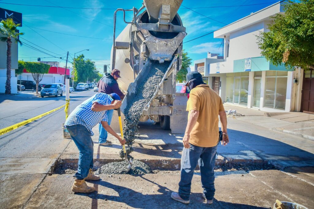 Obra de pavimentación en Salvador Alvarado