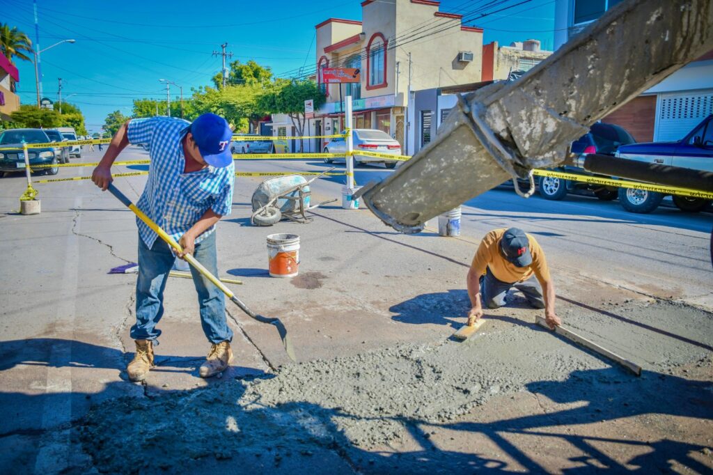 Obra de pavimentación en Salvador Alvarado