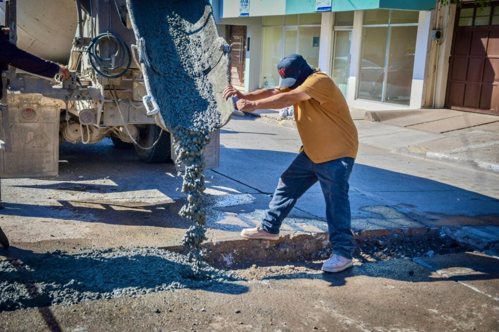 Obra de pavimentación en Salvador Alvarado