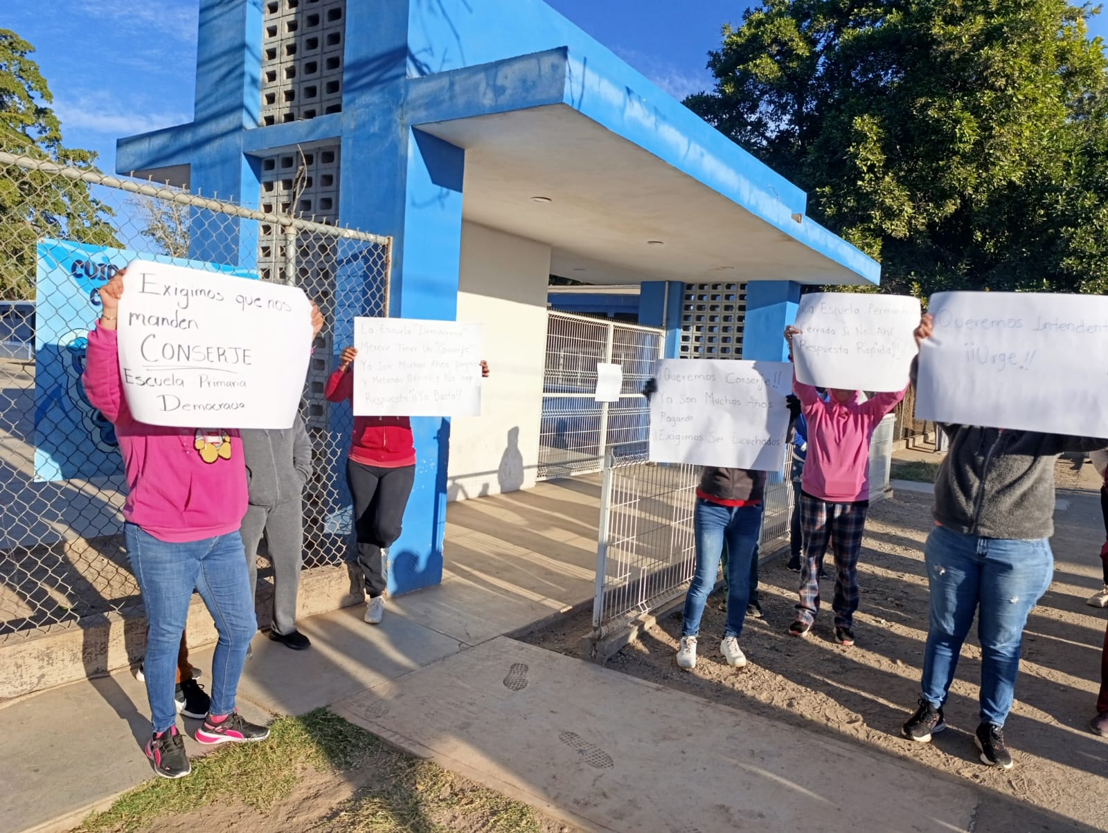 Manifestación en primaria de Guasave