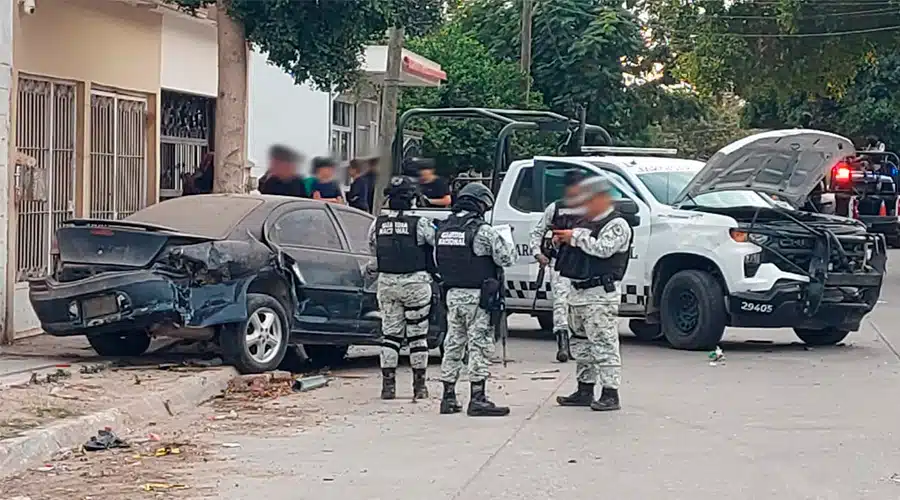 Elementos de Guardia Nacional tras choque