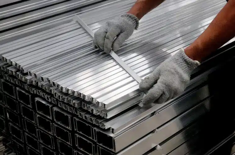 EU publica oficialmente aranceles de 25 % al acero y el aluminio tras orden de Trump