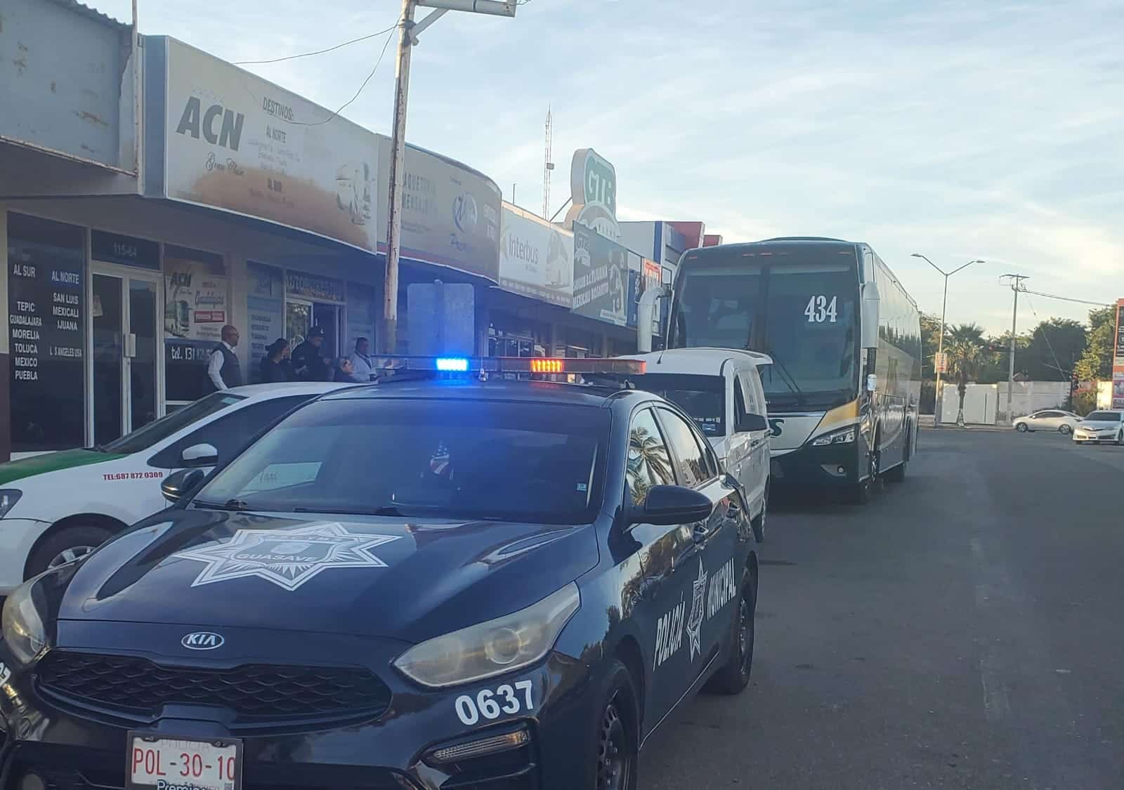 Adulto mayor muere en un autobús al llegar a una terminal de Guasave