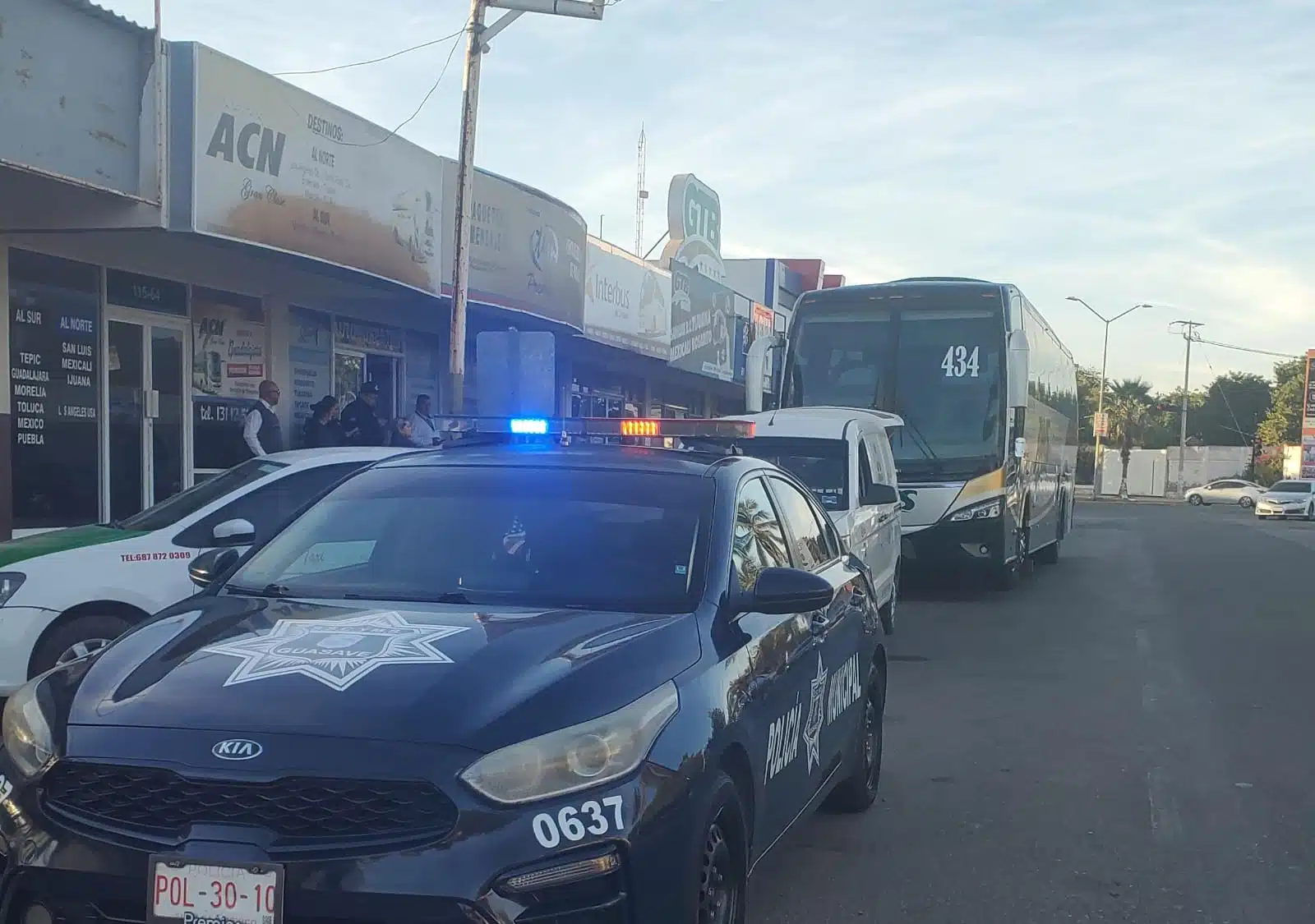 Adulto mayor muere en un autobús al llegar a una terminal de Guasave