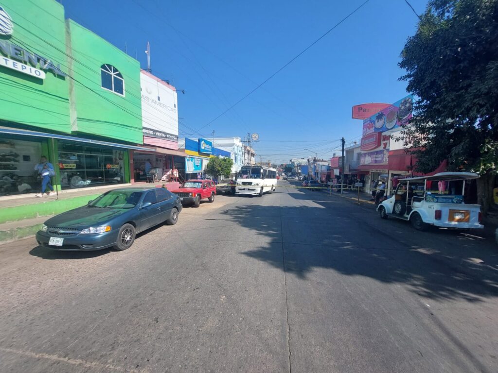 Adulto mayor muere tras atropellado por camión urbano de la ruita Flores Magón en Mazatlán