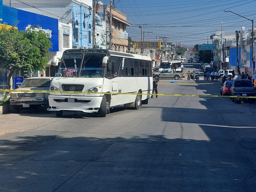 Adulto mayor muere tras atropellado por camión urbano de la ruita Flores Magón en Mazatlán