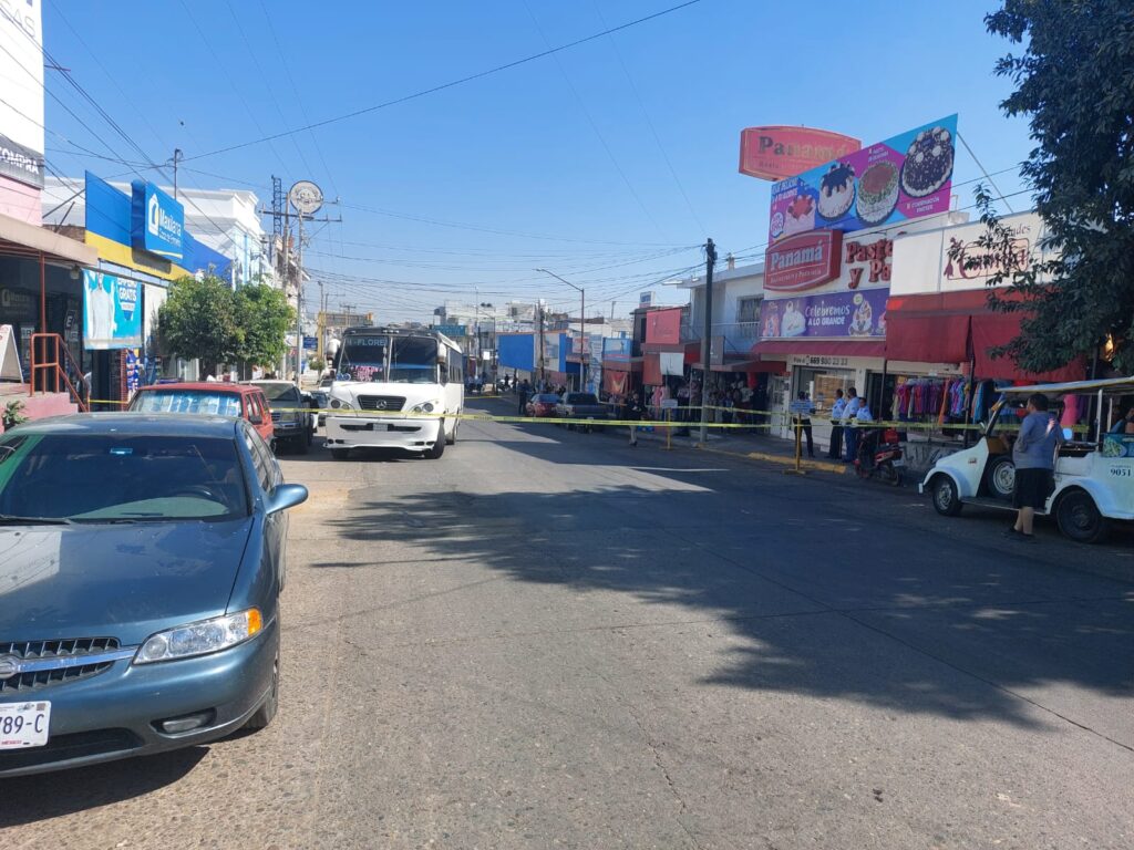 Adulto mayor muere tras atropellado por camión urbano de la ruita Flores Magón en Mazatlán