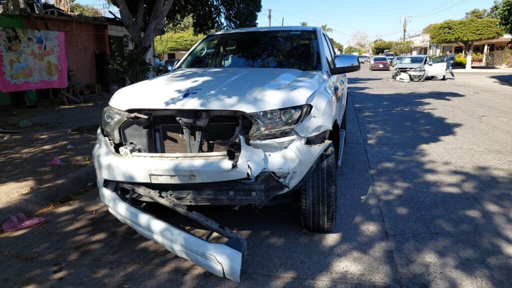 Camioneta tras choque en Los Mochis