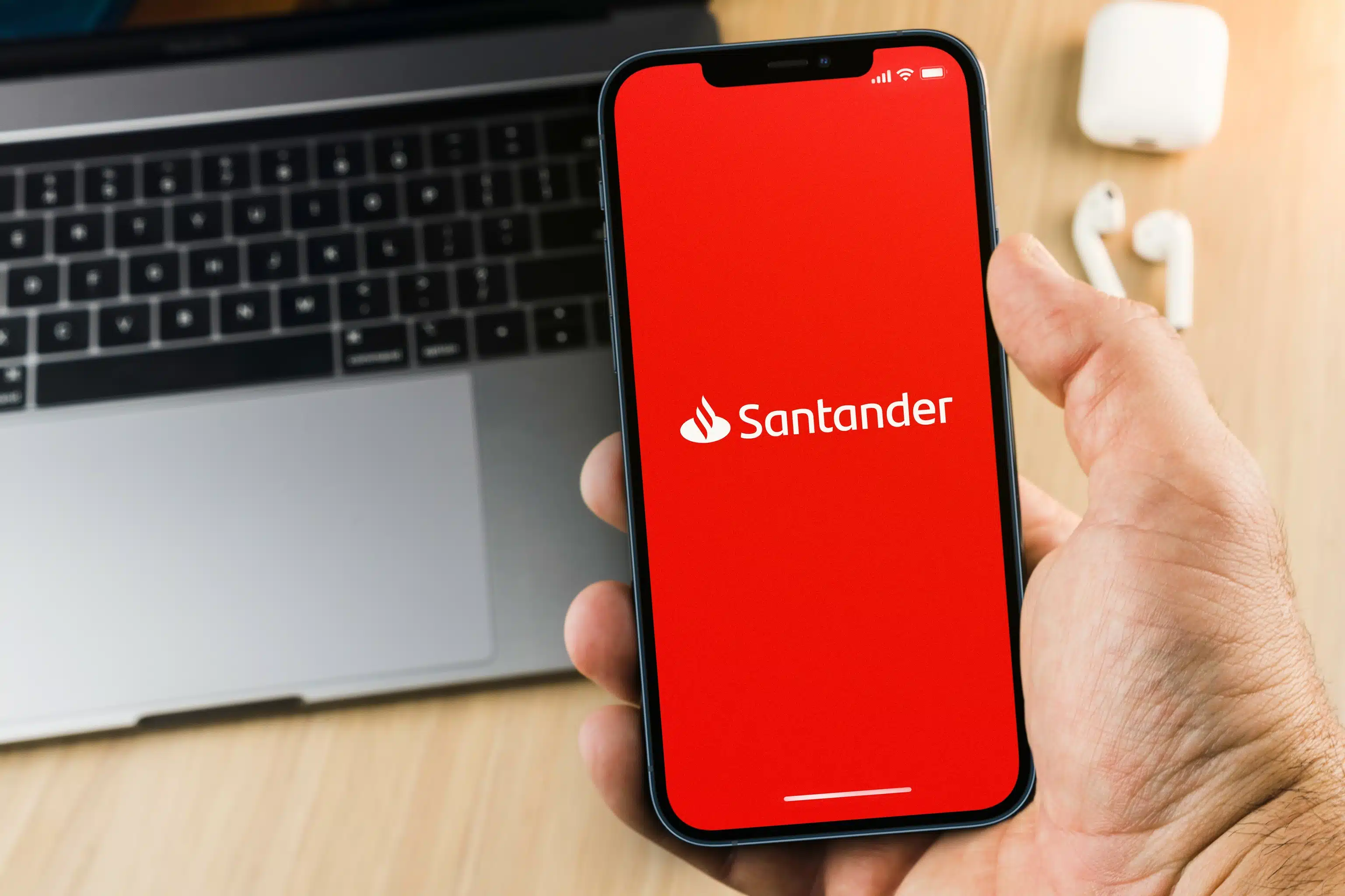 ¿Y la quincena? Usuarios reportan fallas en la app de Santander