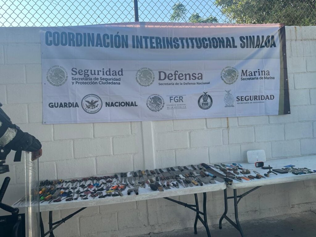 Objetos ilícitos asegurados en el Centro Penitenciario de El Castillo, en Mazatlán.