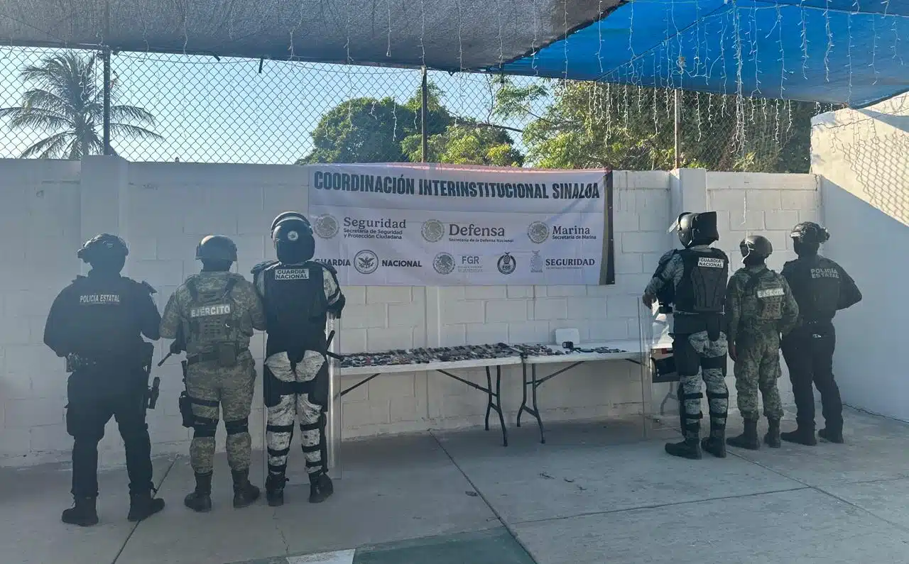 Militares junto al aseguramiento realizado en el Centro Penitenciario de El Castillo, en Mazatlán.