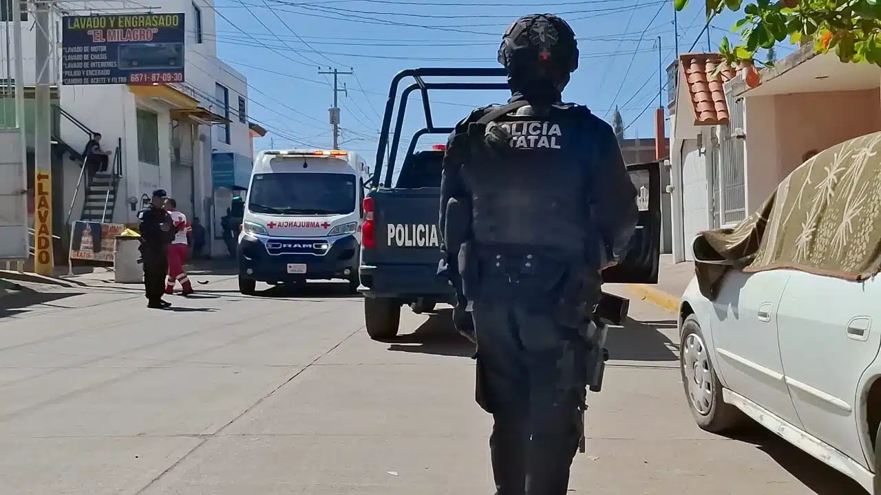 Autoridades y paramédicos arribaron al autolavado ubicado en la colonia Adolfo Ruiz Cortines.