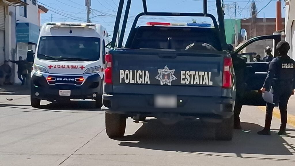 Policía Estatal y Cruz Roja en el lugar de los hechos.