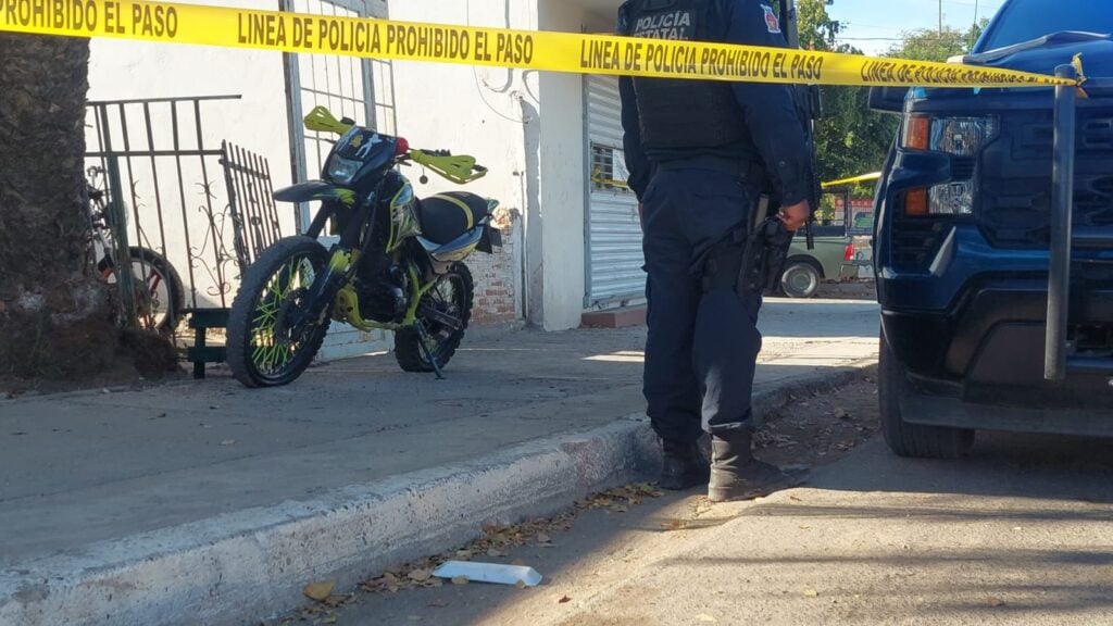 Policía Estatal Preventiva en el lugar de la agresión a balazos.