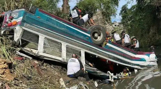 Trágico accidente de autobús cobra la vida de al menos 51 personas en Guatemala