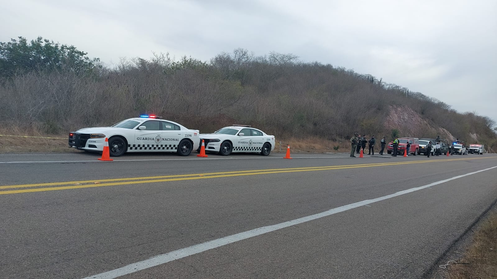 Agentes de policía aseguran el kilómetro de la autopista Mazatlán-Durango