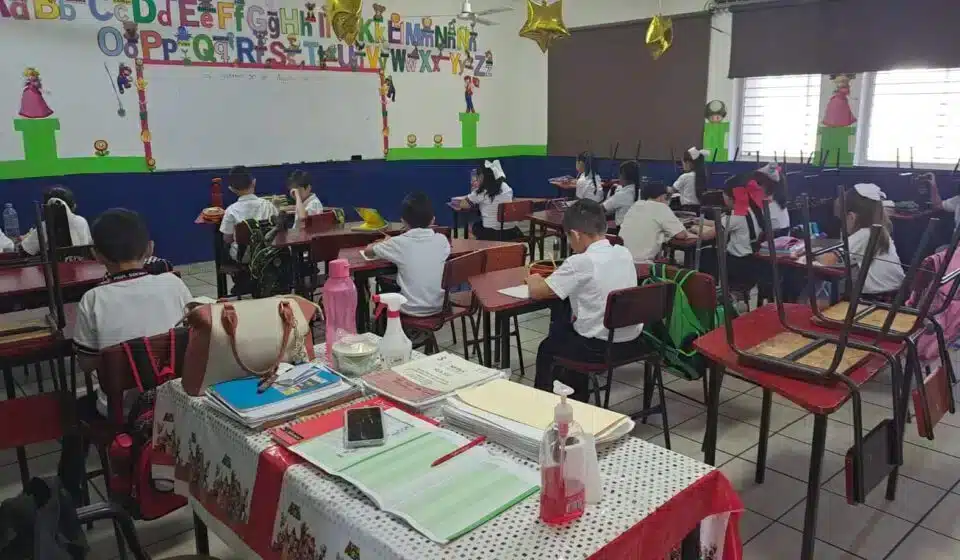 Alumnos en salón de clases