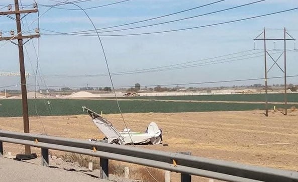 Avioneta sufre desplome tras enredarse con cables de alta tensión en Mexicali, Baja California