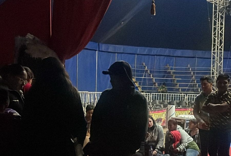 Personas se esconden en un circo por balacera en Villa Juárez
