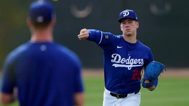 Bobby Miller recibió un impacto de la pelota en la cabeza