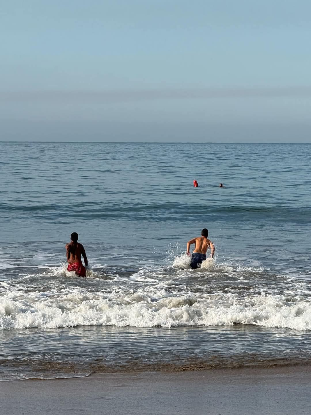 Actividad para certificar cuerpos de seguridad en la playa de Mazatlán