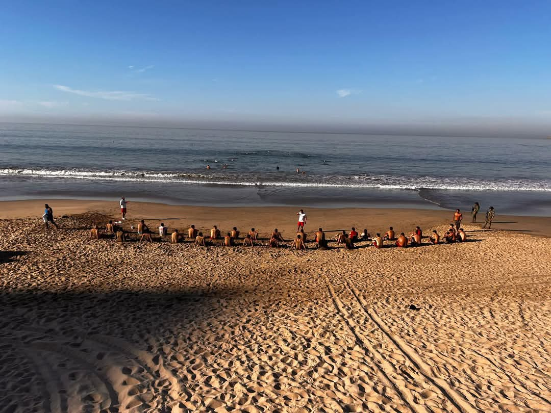 Actividad para certificar cuerpos de seguridad en la playa de Mazatlán