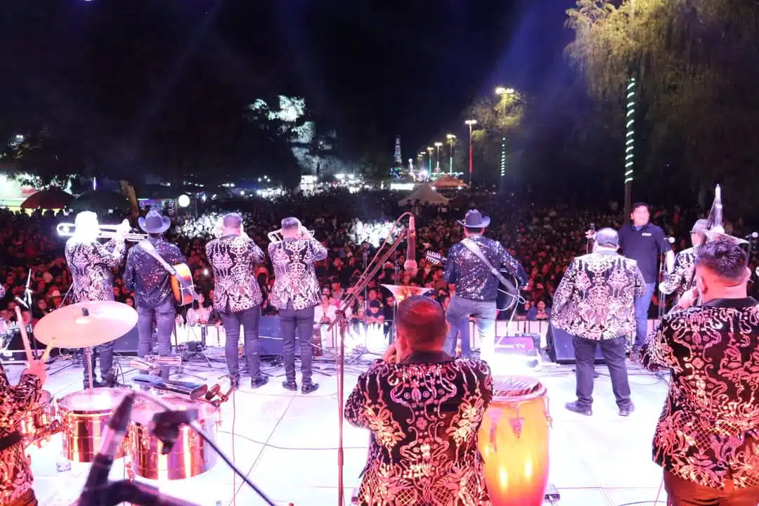 Concierto en el Carnaval de Sinaloa de Leyva.