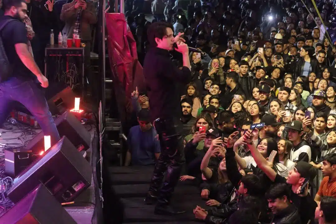 Artistas presentándose en el Carnaval de Sinaloa de Leyva.