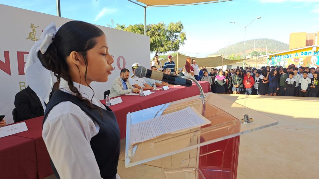 Celebran “Lunes Cívico” en secundaria de Mazatlán