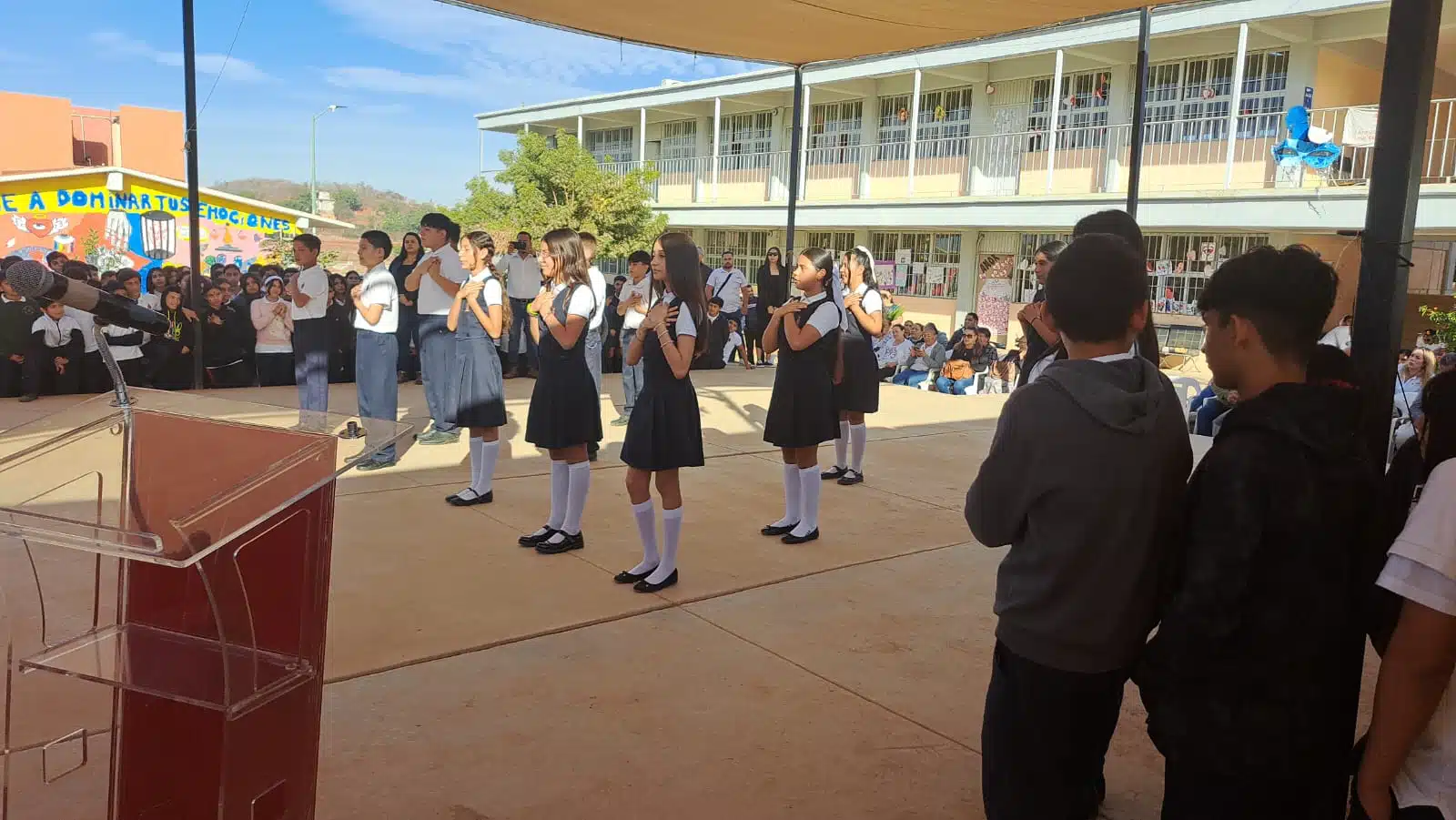 Celebran “Lunes Cívico” en secundaria de Mazatlán