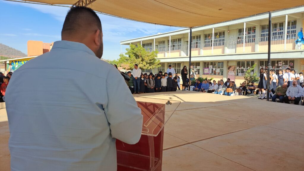 Celebran “Lunes Cívico” en secundaria de Mazatlán