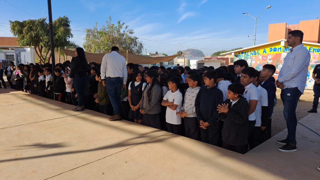 Celebran “Lunes Cívico” en secundaria de Mazatlán