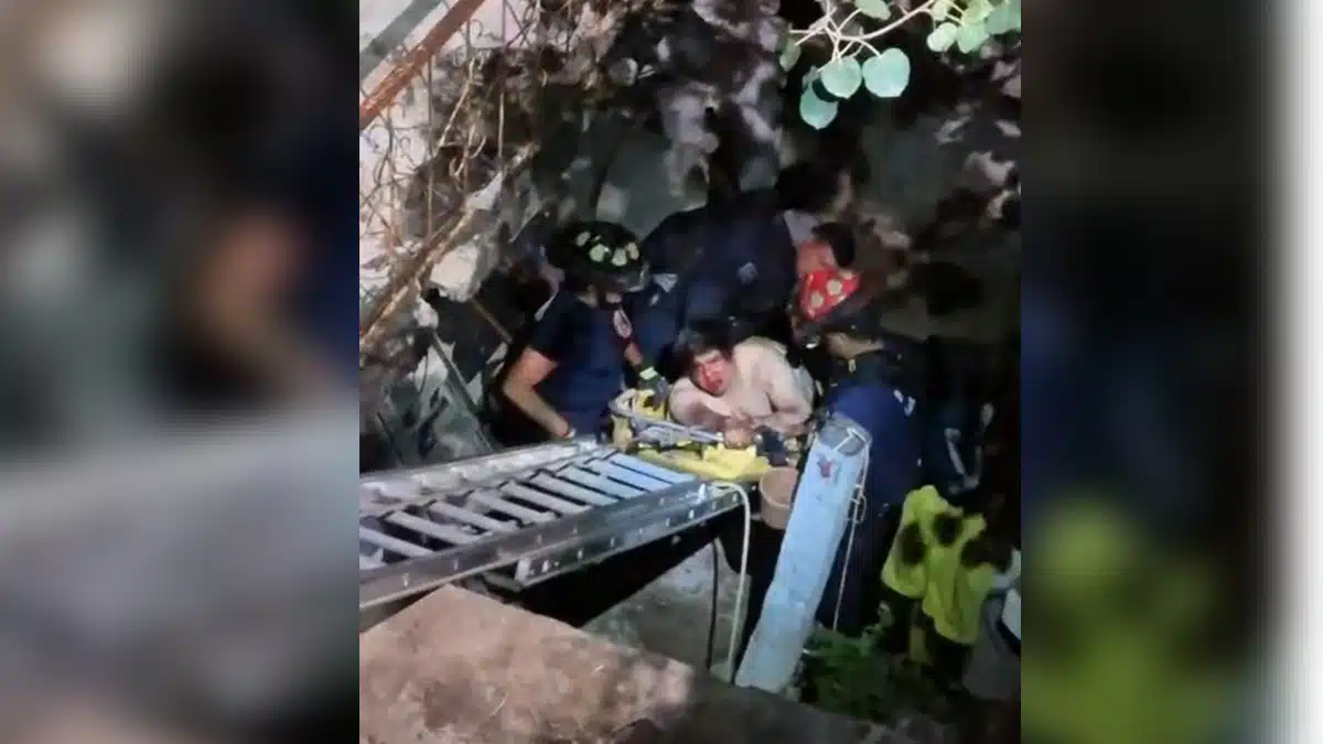 Ciclista cae a profundo patio de vivienda del Cerro del Vigía y queda lesionado, en Mazatlán