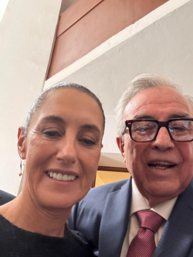 Selfie del gobernador Rubén Rocha Moya y la presidenta Claudia Sheinbaum