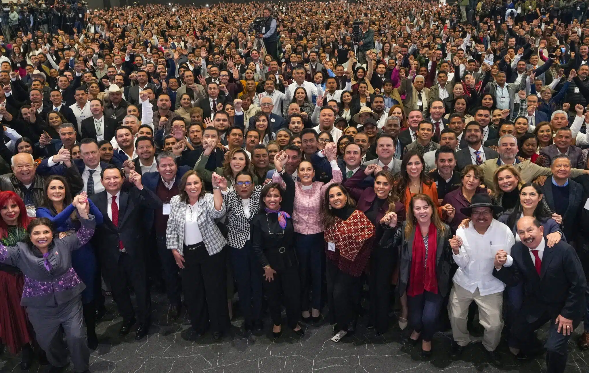 Claudia Sheinbaum y gobernadores en reunión de la Conago