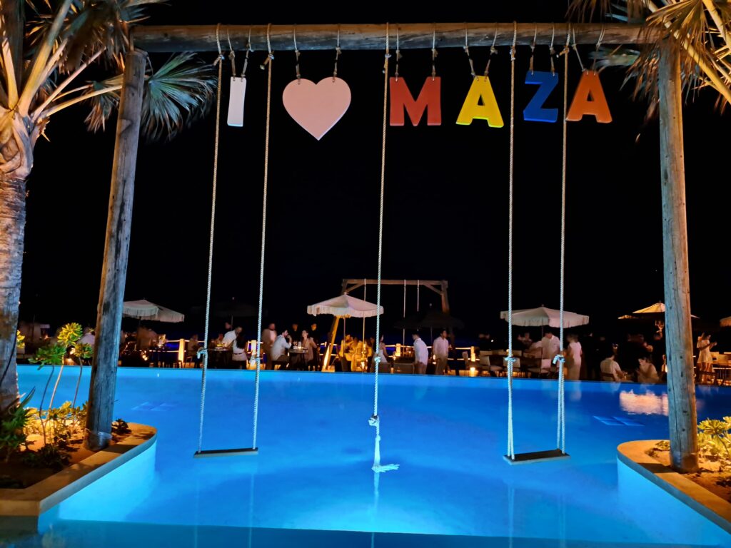 Decoración puesta para los turistas amantes del ambiente playero y exótico