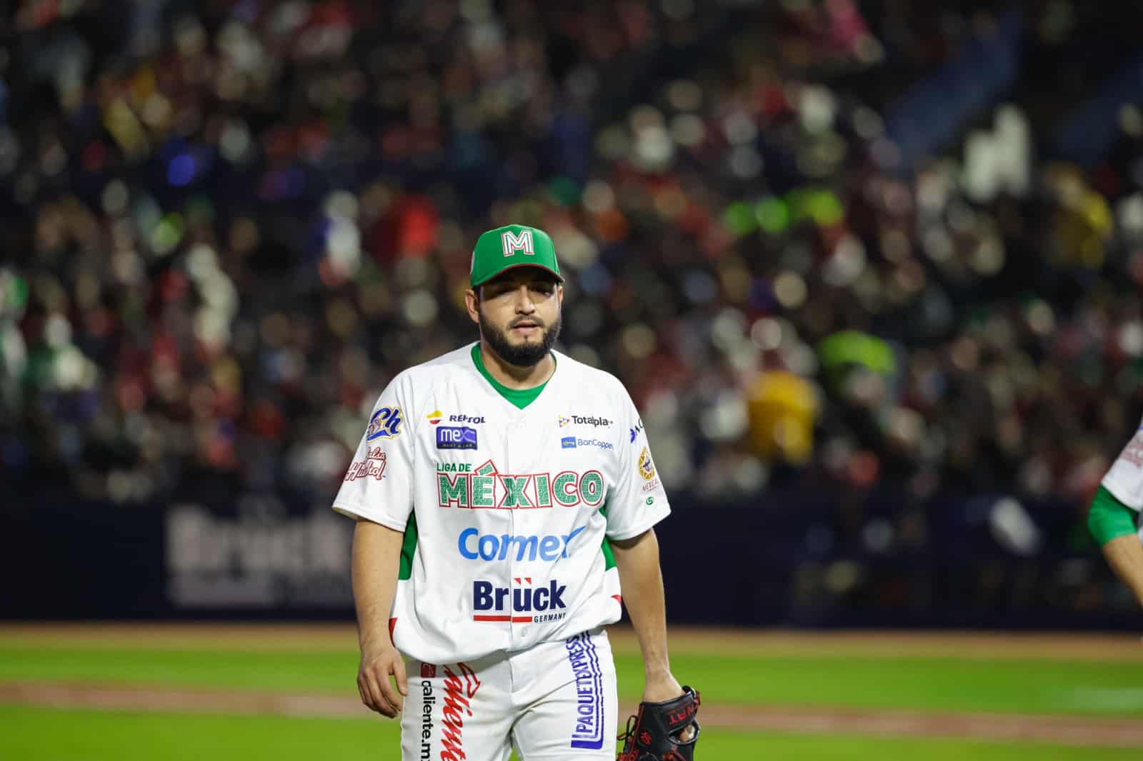 Reyes al salir de un inning después de su dominante apertura contra Puerto Rico