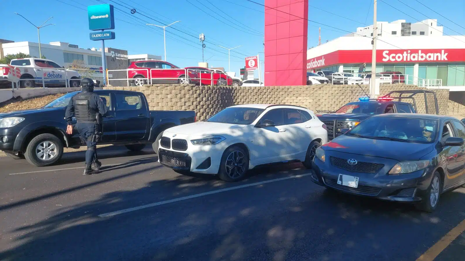 La BMW X2 de color blanco, recuperada por elementos de la Policía Estatal