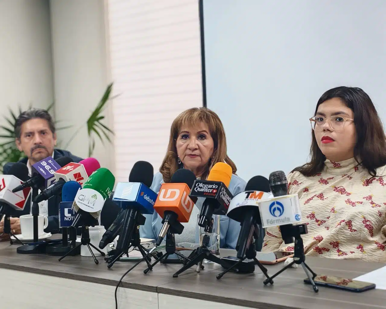 Conferencia de prensa con diputados de Morena